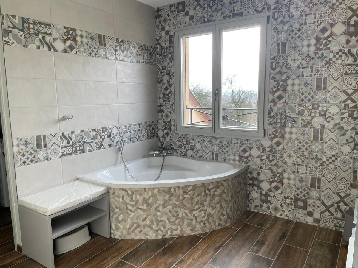 Chez La Rose Luxueuse Cottage Avec Jacuzzi Rouvres-la-Chétive Exterior foto